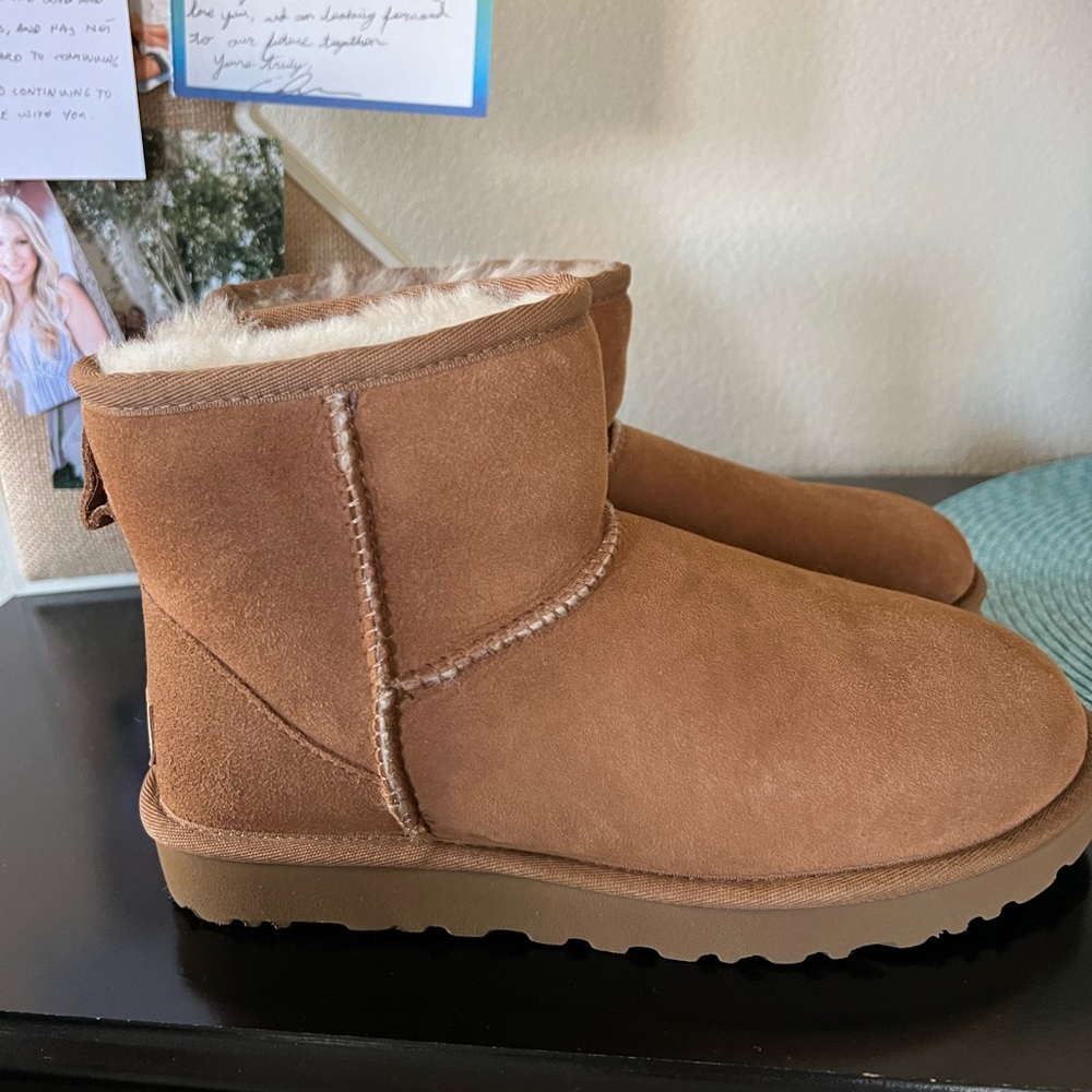 UGG Classic Mini